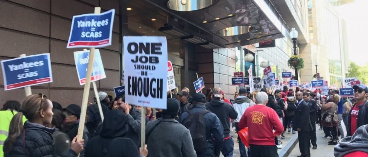 Boston: Critican a Yankees por hospedarse en hotel en huelga