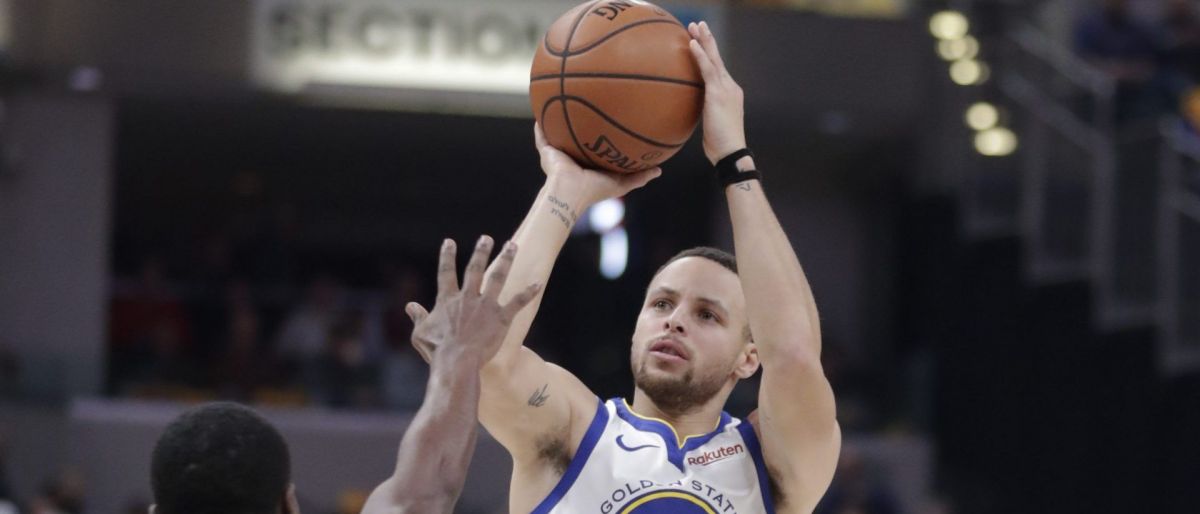 De la mano de Curry, los Warriors vencen 132-100 a Pacers