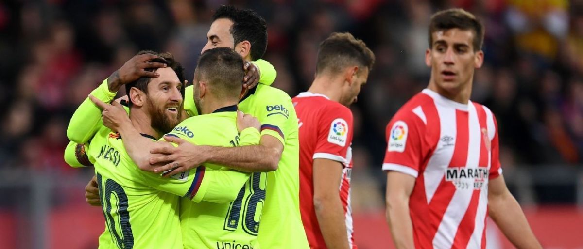 Messi impulsa al Barsa a victoria de 2-0 en derbi catalán