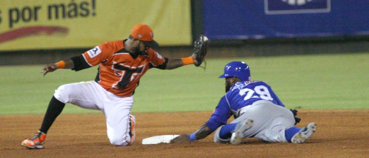 Toros firmes en primero con otra remontada ante el Licey