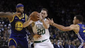 Hayward y Celtics aplastan a Warriors 128-95