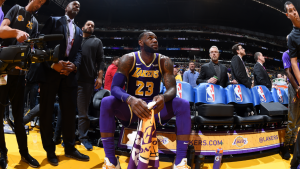 LeBron supera a Jordan pero Lakers caen ante Nuggets 115-99