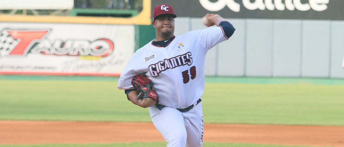 Gigantes anuncian debuts de Adalberto Mejía y Patrick Johnson