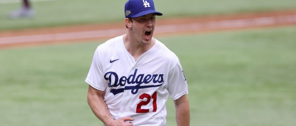 Buehler, Dodgers pactan por 2 años